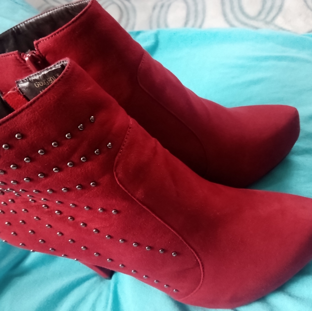 Andiamo Gorgeous Burgundy Suede Ankle Boots